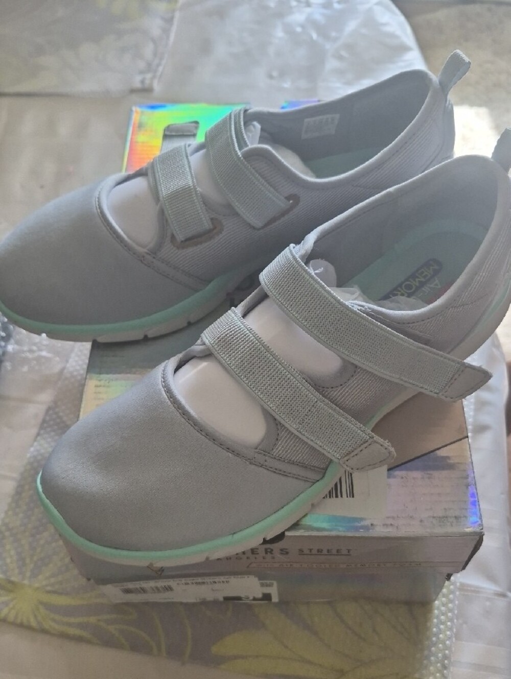 Skechers Women Gray Sneakers with Mint Trim and Dual Straps Sz 9 Pre-owned - Picture 2 of 10